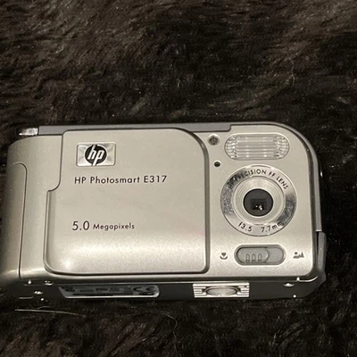HP PhotoSmart E317 5.0 Megapixel Digital Camera Silver  Tested & Working - Image 1 of 4