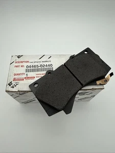 NEW OEM Toyota Tundra Front Brake Pad Kit 04465-02440 - Picture 1 of 1