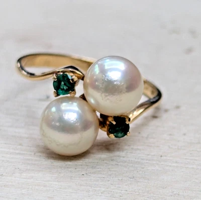 18ct Yellow Gold Ring Pearl and Emerald Stones Hallmarked ring Size M - Image 1 of 4