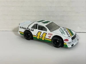 VINTAGE 1990 MATCHBOX AUTO #11 CHEVROLET LUMINA squadra bianca Goodyear Eagle - Foto 1 di 9