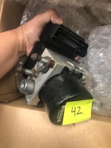 2010 Abs Jeep Wrangler Abs Anti-lock Brake Pump Module Assembly 3.8L - Picture 1 of 2
