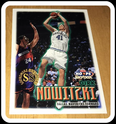 DALLAS MAVERICKS 1999-00 SKYBOX AROS DIRK NOWITZKI SOPHMORE SENSATION CASI NUEVO Foto 1 de 2