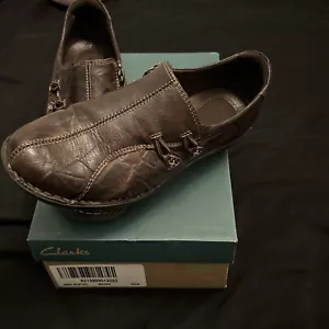 Clarks Nikki Boston Loafer Women's Size 9.5W Brown Leather Shootie Side Zip Shoe - Picture 1 of 10