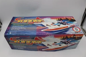 Radio Shack 60-4196A STINGER R/C barca doppio scafo in scatola testata a secco buona batt LN - Foto 1 di 12