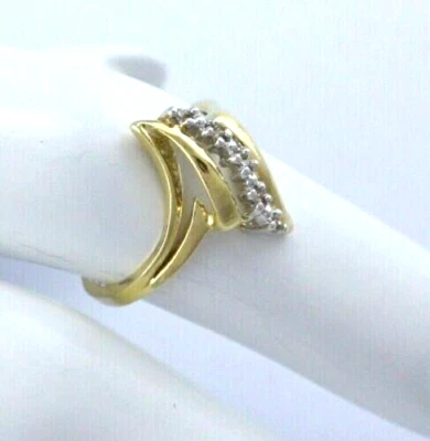 Anillo ondulado de diamantes de oro de 10k talla 7 Foto 1 de 4