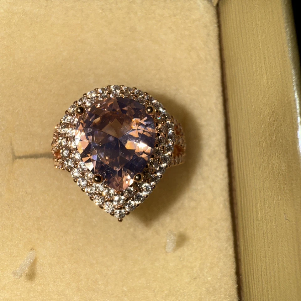 Impresionante Anillo Simulado Bella Luce Morganita Y Zafiros Blancos Talla 6...  Foto 1 de 4