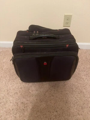Bolso de mano para portátil Wenger Swiss Gear con ruedas con mango retráctil de 17" Foto 1 de 4