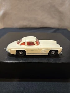 1990 Matchbox Dinky DY-12 1955 Mercedes Benz 300 SL Gull Wing Coupe Ivory 1/43 - Picture 1 of 14