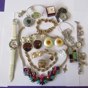 Lote de Joyería Vintage Collar Pendientes Relojes Pulsera Corbata Accesorio Mixto - Imagen 1 de 7