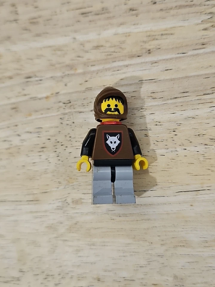 Lego замок - Wolfpack - усы, красный плащ/коричневый капюшон минифигурка cas252 (6086) - Изображение 1 из 2