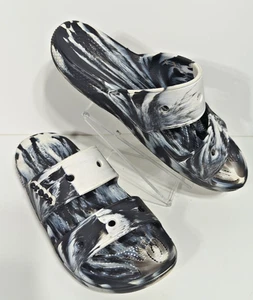 Crocs Iconic Comfort Classic Marbled Tie Dye Sandale Black/White Unisex Gr. M9 W11 - Bild 1 von 8
