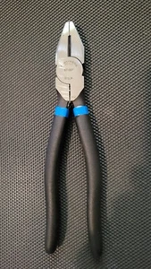 Armstrong 67-067 Lineman's Pliers 8-1/2" Long with Cushion Grip Handle. NEW USA - Picture 1 of 2