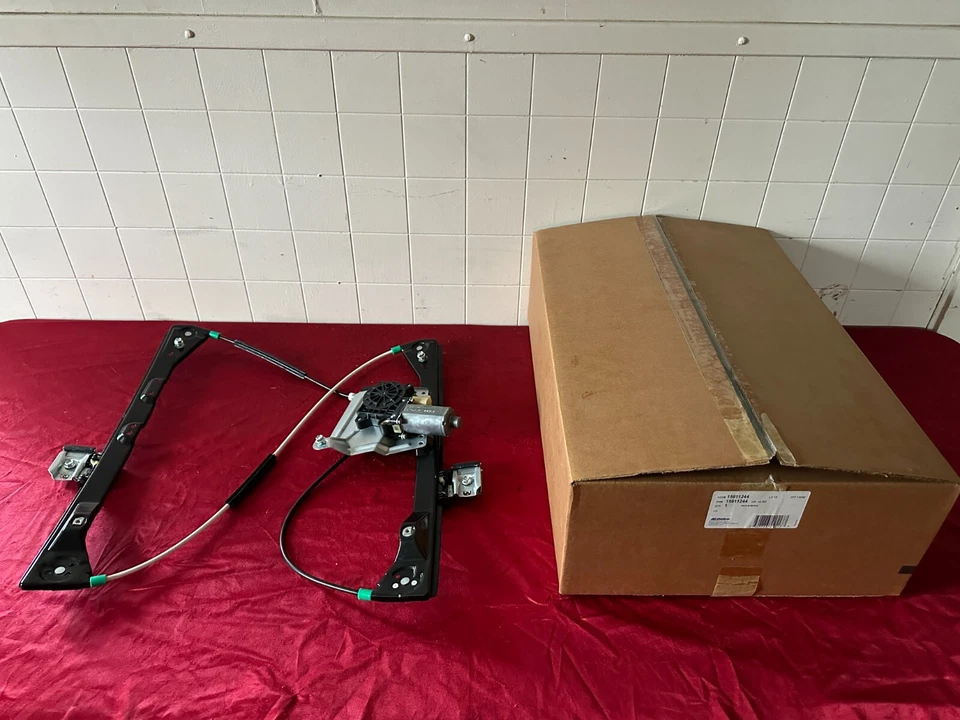 NOS OEM 2001-2007 PONTIAC AZTEK BUICK RENDEZVOUS LR WINDOW REGULATOR 15911244 - Image 1 of 2