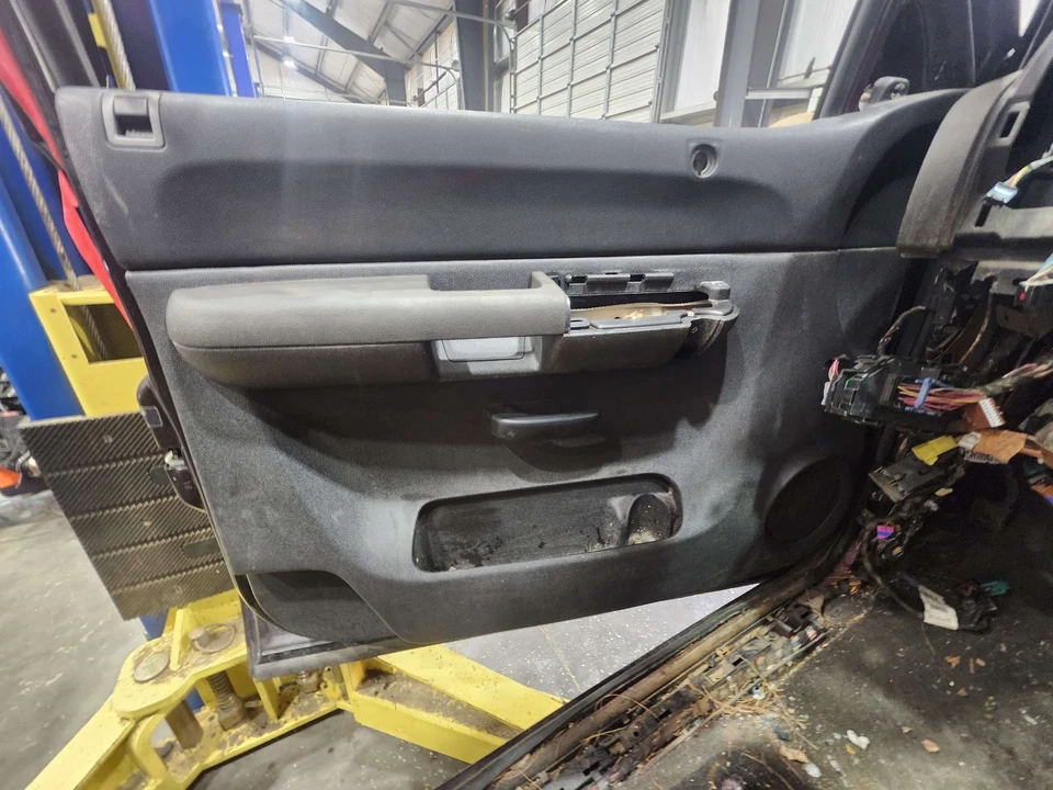 07-09 Chevy Silverado painel de acabamento da porta dianteira lado esquerdo do motorista preto/cinza fabricante de equipamento original - Imagem 1 de 1