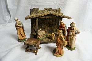 Weihnachtskrippe aus Holz mit 6 Figuren - Bild 1 von 1