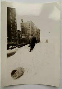 Vintage 1940s Snapshot of Woman Climbing a Snow Hill in New York City NYC - Picture 1 of 2