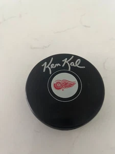 KEN KAL AUTOGRAMM DETROIT RED WINGS HOCKEY PUCK - Bild 1 von 1