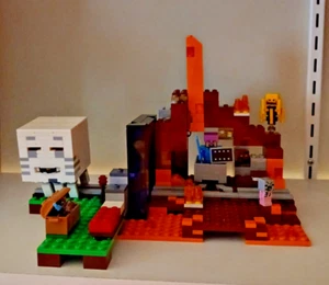 LEGO Minecraft: The Nether Portal (21143) Complete With Manual - Picture 1 of 11