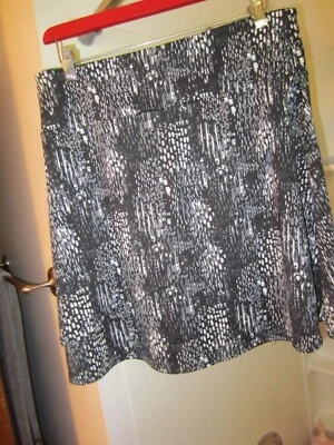 Saia feminina de uso ativo Soybu tamanho L cores preto/cinza/branco nova sem etiquetas - Imagem 1 de 4