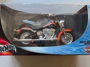 Hot Wheels Maßstab 1:10 Harley Davidson Softtail Neu in OVP - Bild 1 von 9