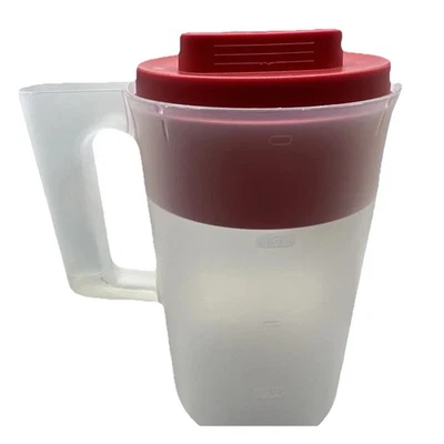 Rubbermaid Clear 2 quart, 1.9 L Pitcher with Red Strainer Lid (7) - Image 1 of 4