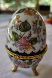 Porcelain Floral Egg Trinket Box w Gold Trim Distributed by Greenbrier Int. Inc  - Picture 1 of 5