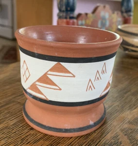 Vintage Sioux Indian Pot Artist Signed Little Thunder - Imagen 1 de 7