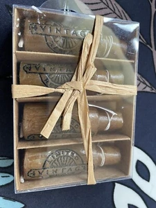 Giftcraft Cheers Kerze 4er Set. Neu im Karton. Braune Flasche "Limited Vintage" - Bild 1 von 3