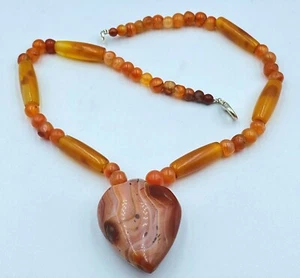 Antiguo collar de cuentas de joyería colgante de ágata cornalina en forma de corazón estilo vintage - Imagen 1 de 12