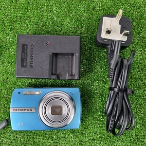 Olympus µ 820 8.0MP 5x Zoom Compact Digital Camera (Blue), Charger - Picture 1 of 10