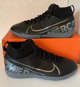 Nike Jr Merc Superfly 7 Academy IC Hallen Fußballschuhe schwarz/grau AT8135 001 - Bild 1 von 6