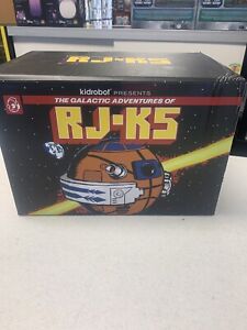 RJ-K5 ASTROFRESH BASKETBALL DROYD DESIGN VINYL TOY KIDROBOT Star Wars Droid