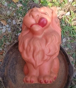 9" VINTAGE 1956 W M G MINDER RUBBER ORANGE LION TONGUE OUT SQUEAKER SQUEAK TOY - Bild 1 von 1