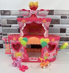 Lotto giocattoli My Little Pony Ponyville ROLLERSKATE PARTY CAKE Pinkie Pie MLP Playset - Foto 1 di 15