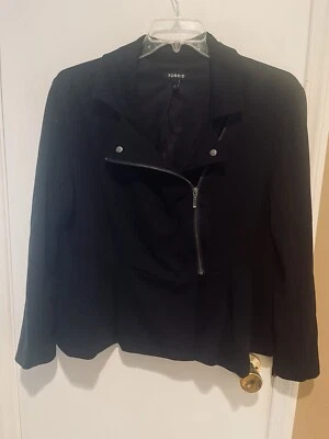 Chaqueta de Moto Torrid 1X Negra Elastizada Ponte Tejida Cintura Peplum Cremallera Asimétrica Foto 1 de 4