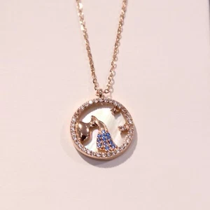 COLLANA SEGNO ZODIACALE IN ARGENTO 925 LAMINATA ROSE' CON ZIRCONI E MADREPERLA - Imagen 1 de 4