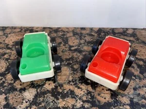 Vintage Fisher Price Little People 2er Set Autos rot und grün - Bild 1 von 2