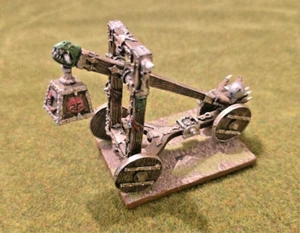 GW Citadel Warhammer Old World Goblin Full Metal Catapult Painted - Foto 1 di 2