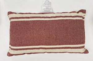 Almohada lumbar de gran tamaño a rayas de mezcla de lana/algodón con ribete de punto de látigo - Umbral - Imagen 1 de 4