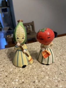 Juego de coctelera de sal y pimienta antropomórfica cabeza de maíz y tomate niña 4" - Imagen 1 de 3
