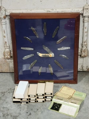 Juego de 14 cuchillos de bolsillo Schrade 13 Colony 1976 bicentenario estuche y cajas de madera Foto 1 de 4