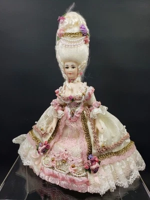 娃娃屋微型艺术家娃娃Marie Antionette Paulette Stinson 1:12 — 第 1/4 张图片