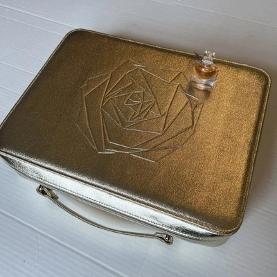 Estuche de Maquillaje LANCOME Dorado Metálico Brillo Tren Estuche Años 2022 + Muestra de Perfume Foto 1 de 4