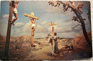 Escena de postal de la crucifixión tallada a mano por Paul C. Cunningham pieza conmemorativa - Imagen 1 de 2