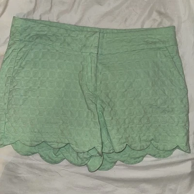 Pantalones Cortos Crown & Ivy Shelby Dobladillo Festoneado Para Mujer 4 Bolsillos Texturizados Verdes Foto 1 de 4