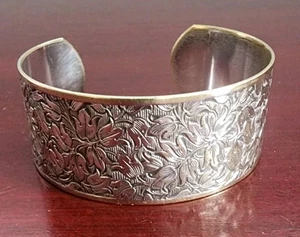 BRACCIALE VINTAGE IN OTTONE FLOREALE GOFFRATO. 7" (1,2"). 30,40GRS - Foto 1 di 8