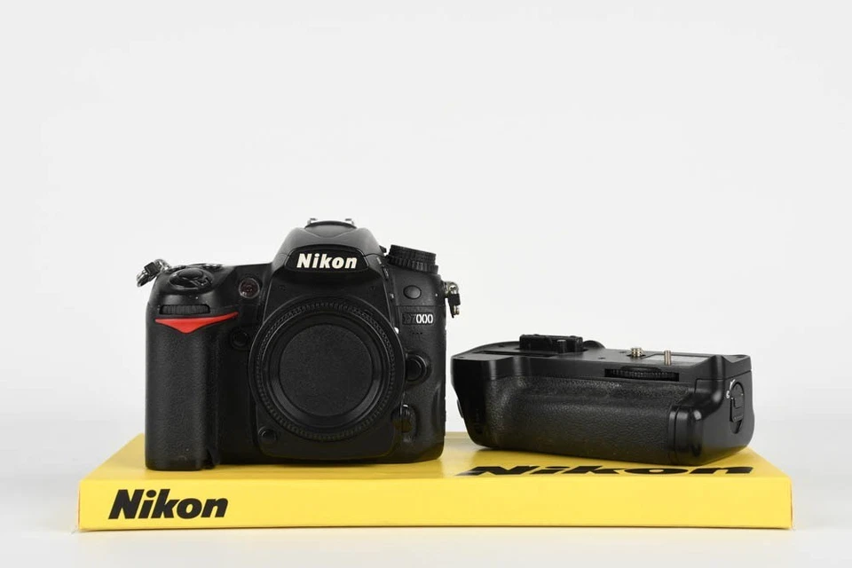 Nikon D7000 + battery grip + 2 YEARS WARRANTY - Image 1 of 1