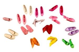 Barbie bambola scarpe tacco decolte zeppa gattino LOTTO 15 paia multicolore usato in ottime condizioni vintage - Foto 1 di 12
