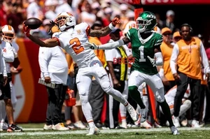 EMEKA EGBUKA T.B. BUCCANEERS ROOKIE SUPER CATCH VS JETS 21/09/25 8X10 - Foto 1 di 1