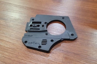 CUBIERTA FRENO CADENA MILWAUKEE PARA MOTOSIERRA INALÁMBRICA 2727-20 M18 Combustible 16"  Foto 1 de 2